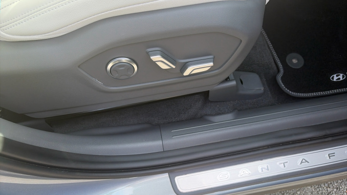 Hyundai SANTA FE 1.6 TGDi Plug-in Hybrid Ultimate 5dr 4WD Auto Estate - Image 31